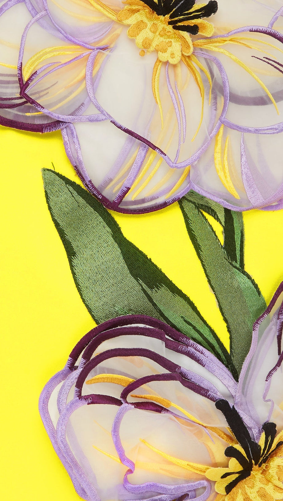 Yvonne – Minikleid mit Blumenapplikation in Gelb