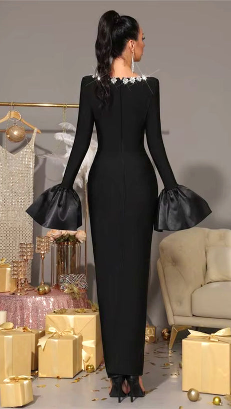 Langärmliges Maxikleid mit Kristallausschnitt in Schwarz