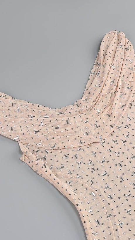 TIEFSCHNITT-NETZKLEID MIT VERZIERUNG UND RÜSCHEN 