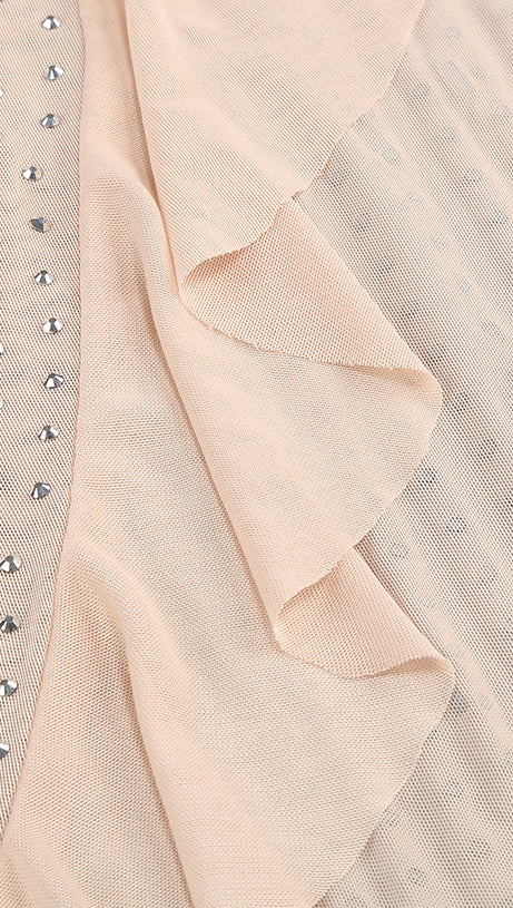 TIEFSCHNITT-NETZKLEID MIT VERZIERUNG UND RÜSCHEN 