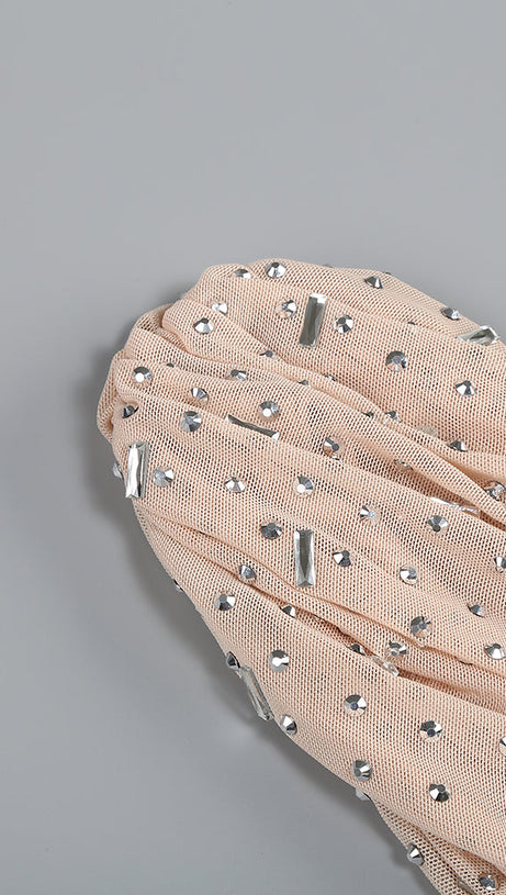 TIEFSCHNITT-NETZKLEID MIT VERZIERUNG UND RÜSCHEN 