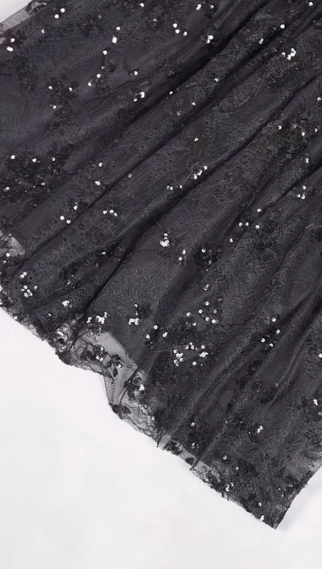 ABITO LUNGO IN PIZZO CON PAILLETTES A SIRENA NERO