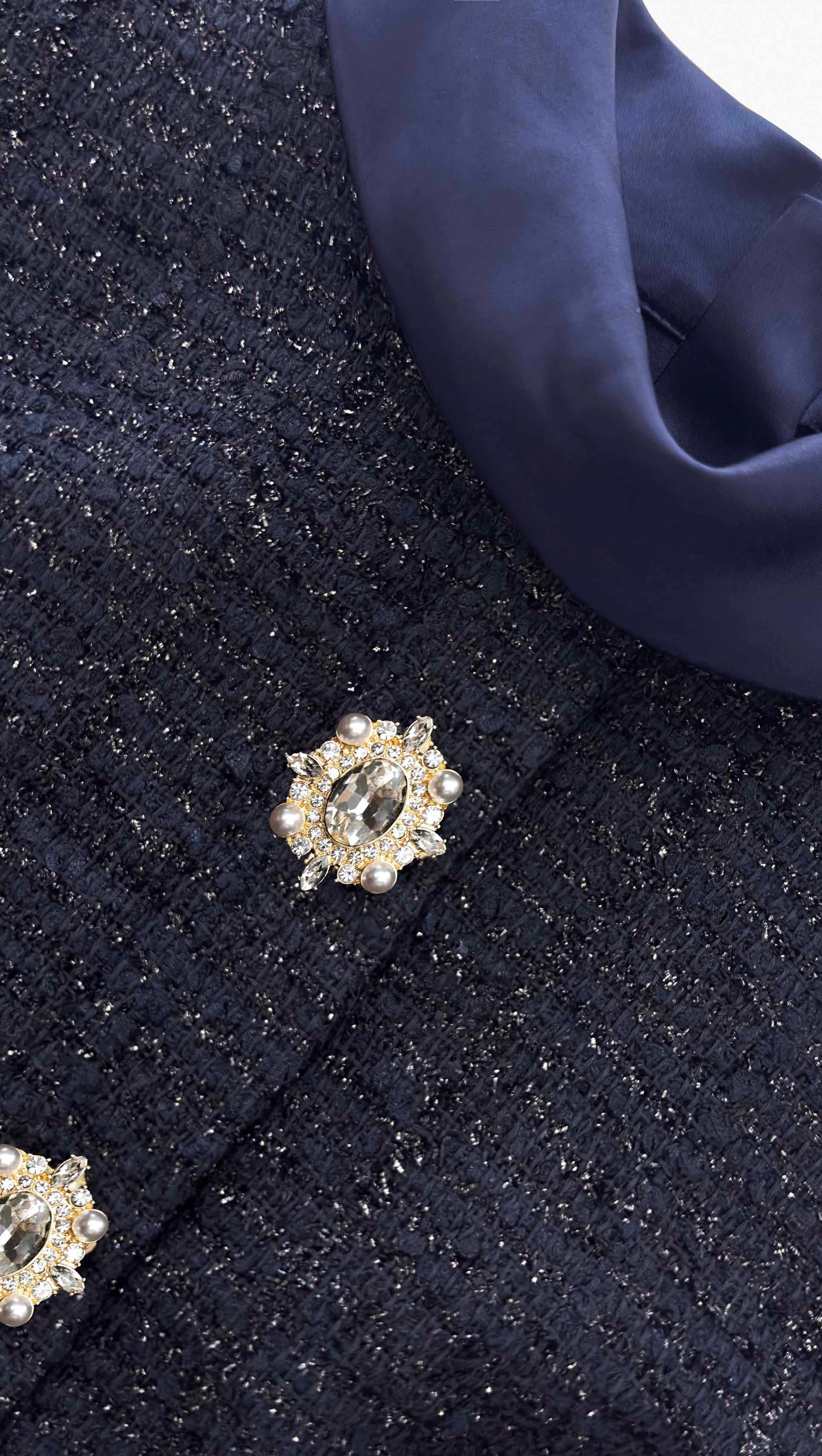 Marineblaues Maxikleid aus metallischem Bouclé