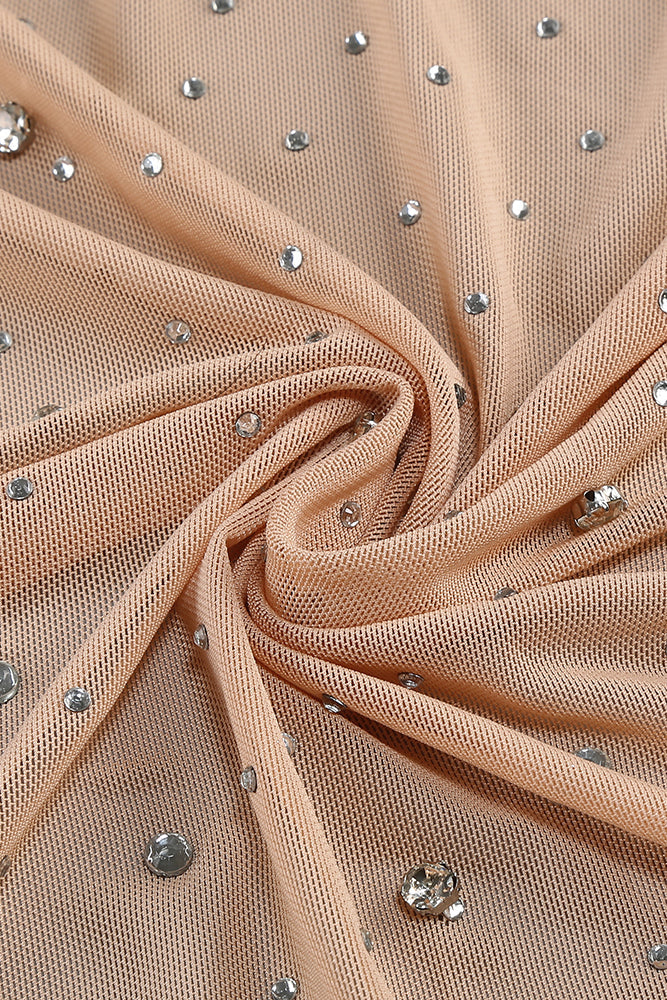 Hautfarbenes, transparentes Kleid mit Kristallverzierung