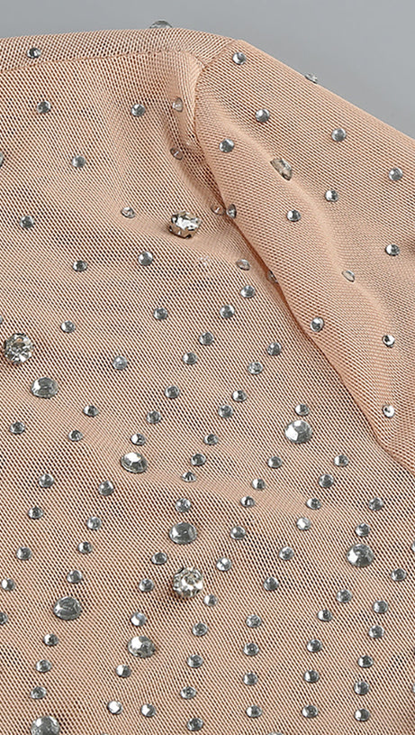 Hautfarbenes, transparentes Kleid mit Kristallverzierung