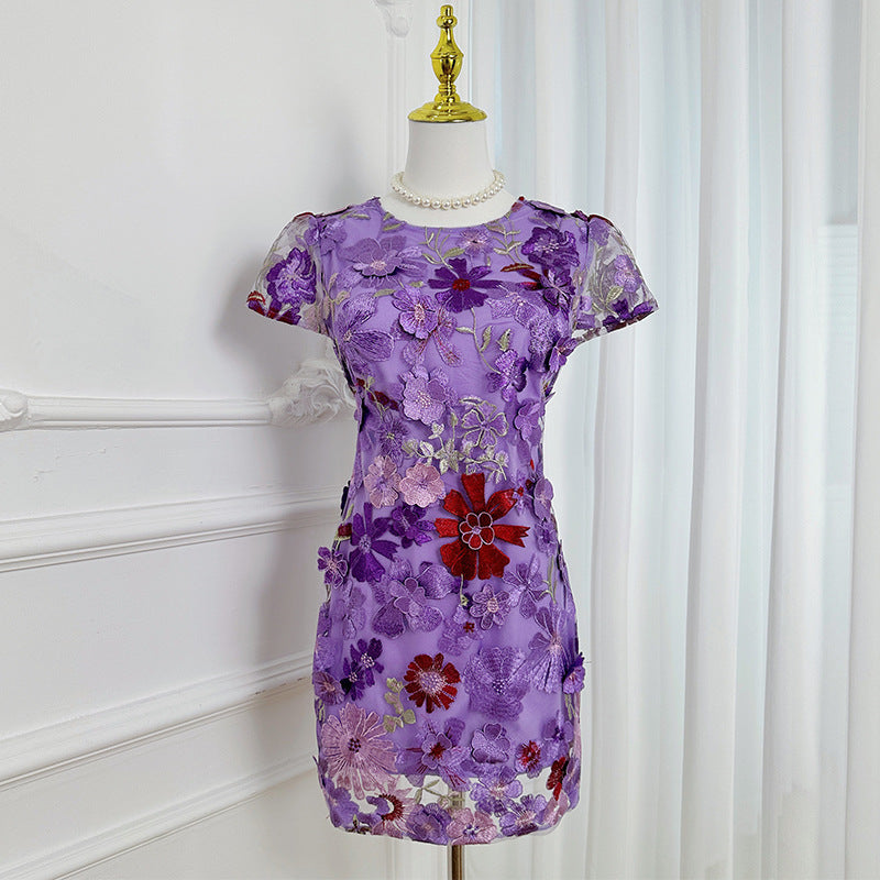 Denise – Schmales Minikleid mit Puffärmeln und Blumenmuster in Rot