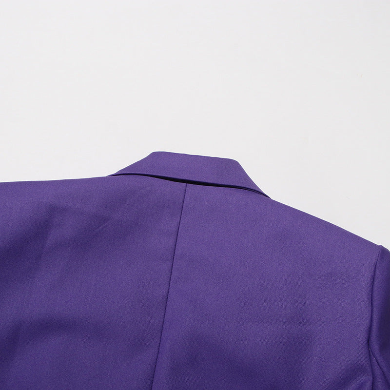 Aharon Blazer mit Blumenrevers und Kreuz