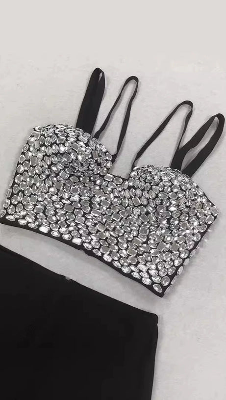 CRYSTAL-VERZIERTER CROP-TOP-ROCK-ANZUG