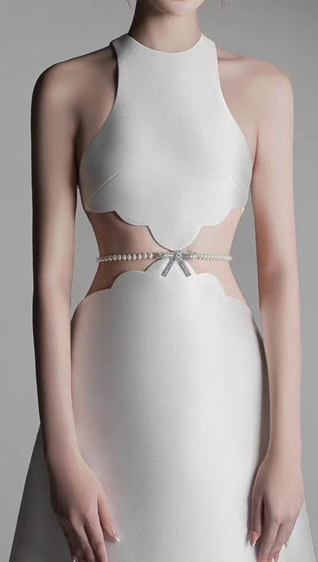 Anila – Midikleid mit Perlenkettenverzierung in Aprikose