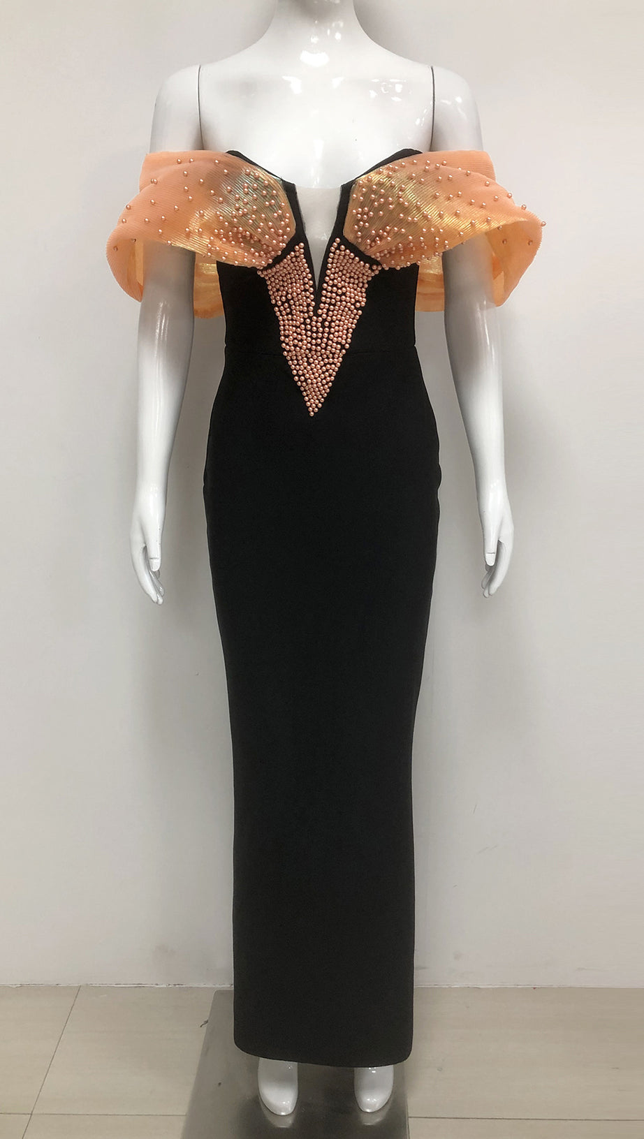 Oranges, schulterfreies Maxikleid mit Perlen