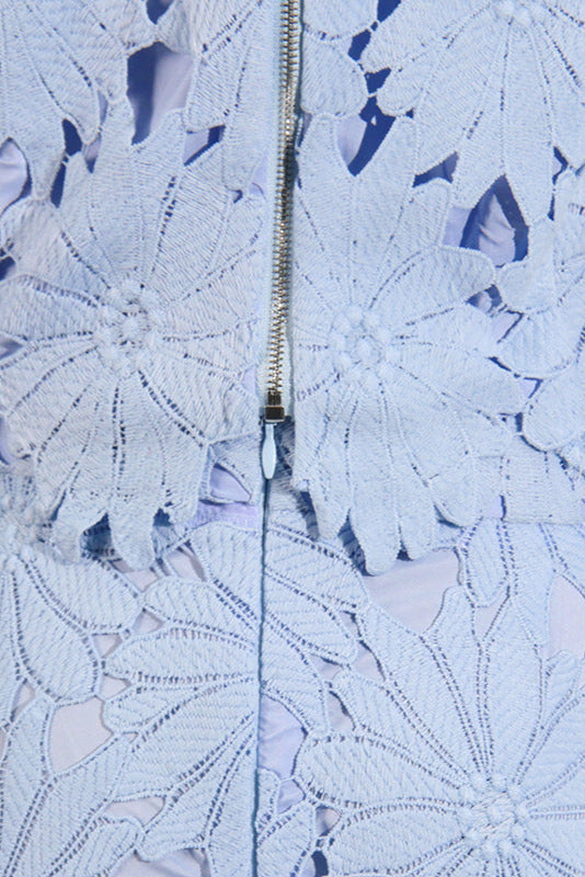 Zweiteiliges Set aus besticktem Spitzenoberteil und Maxirock in Blau