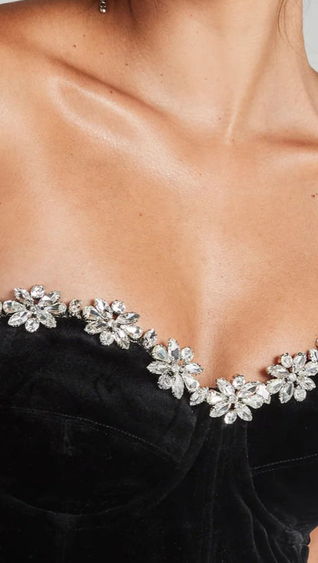 BLACK JUMPSUIT WITH WIDE - LEG PANTS