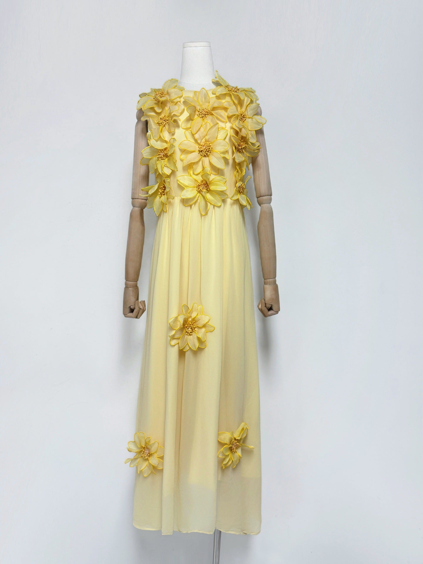 Ärmelloses Maxikleid mit 3D-Blumenverzierung in Gelb