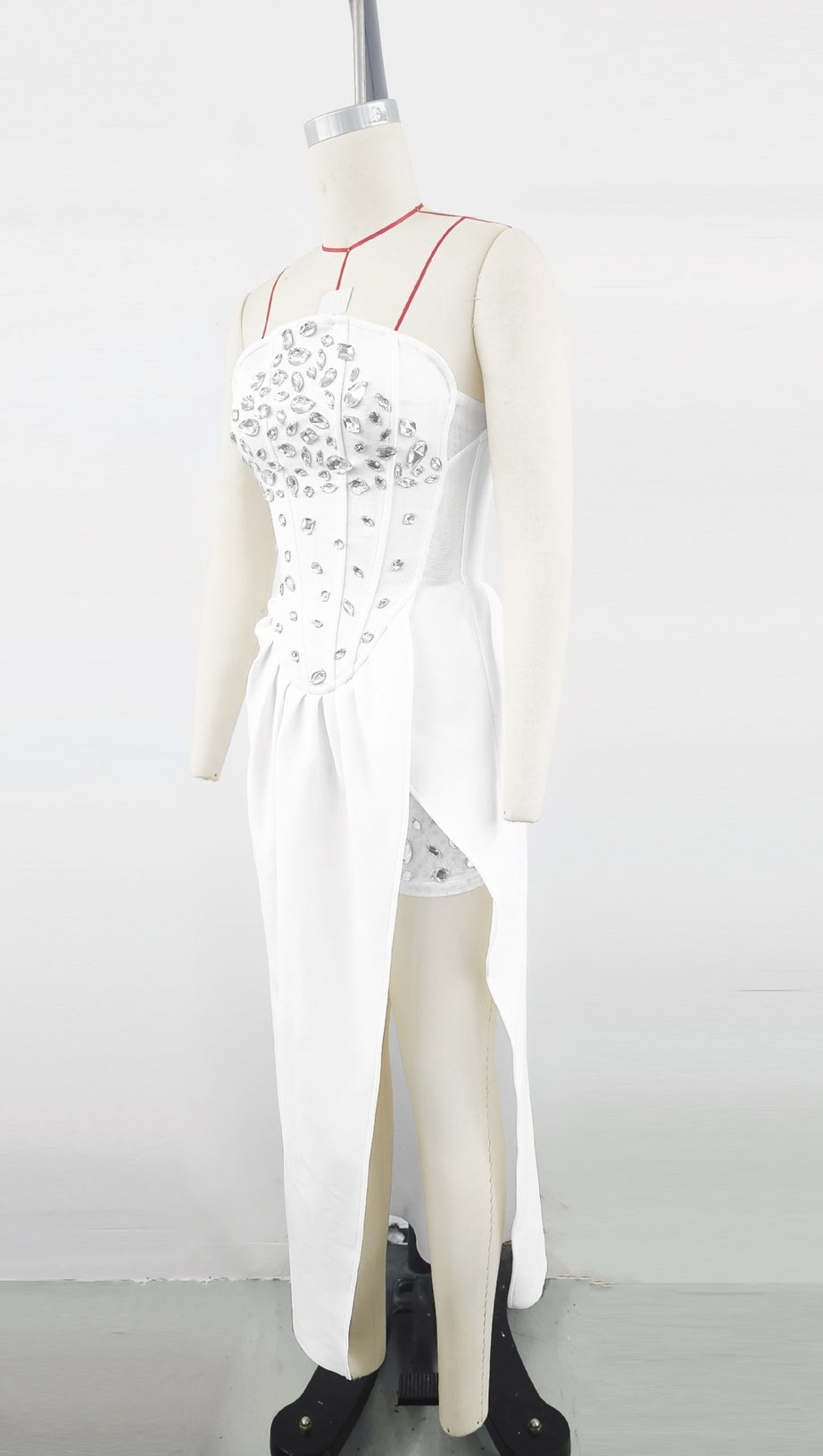 Ärmelloses Bandage-Maxikleid Enid mit Rautenschlitz in Weiß