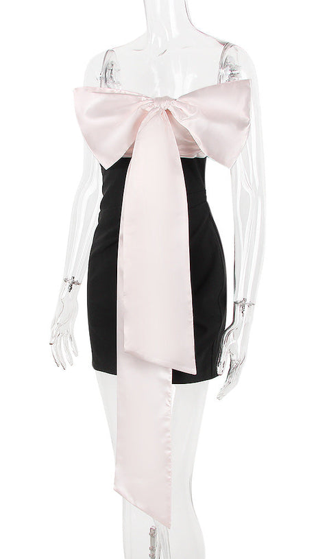 Elfenbeinfarbenes Minikleid mit Schleife in Schwarz