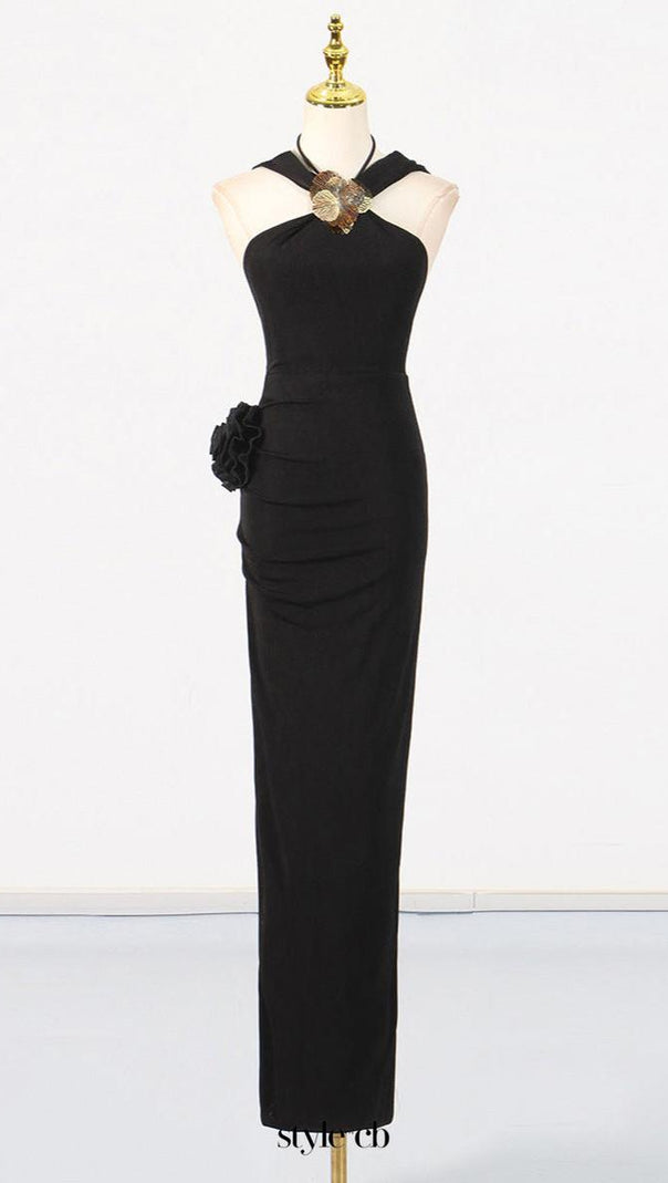 Tammy – Schwarzes Midikleid mit Kapuze und 3D-Blumenmuster aus Metall