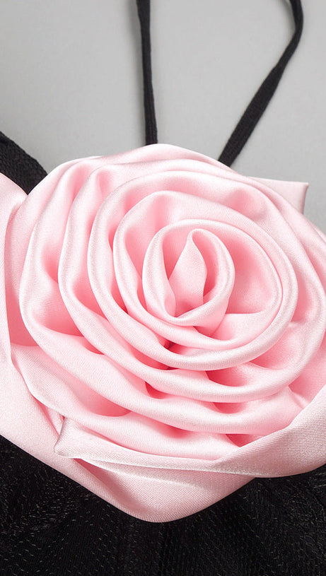 LACE TIERED FLOWER STRAPLESS MAXI DRESS IN BLACK