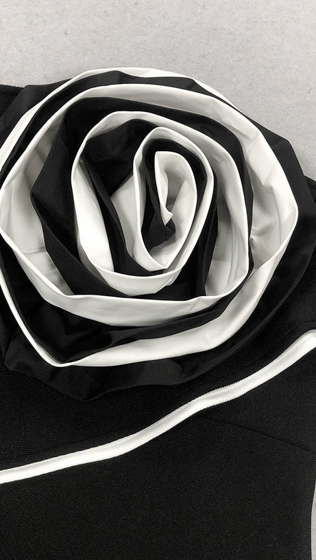 ANN STRAPLESS FLOWER DETAIL BANDAGE MAXI DRESS IN BLACK