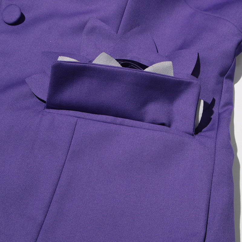 Aharon Blazer mit Blumenrevers und Kreuz