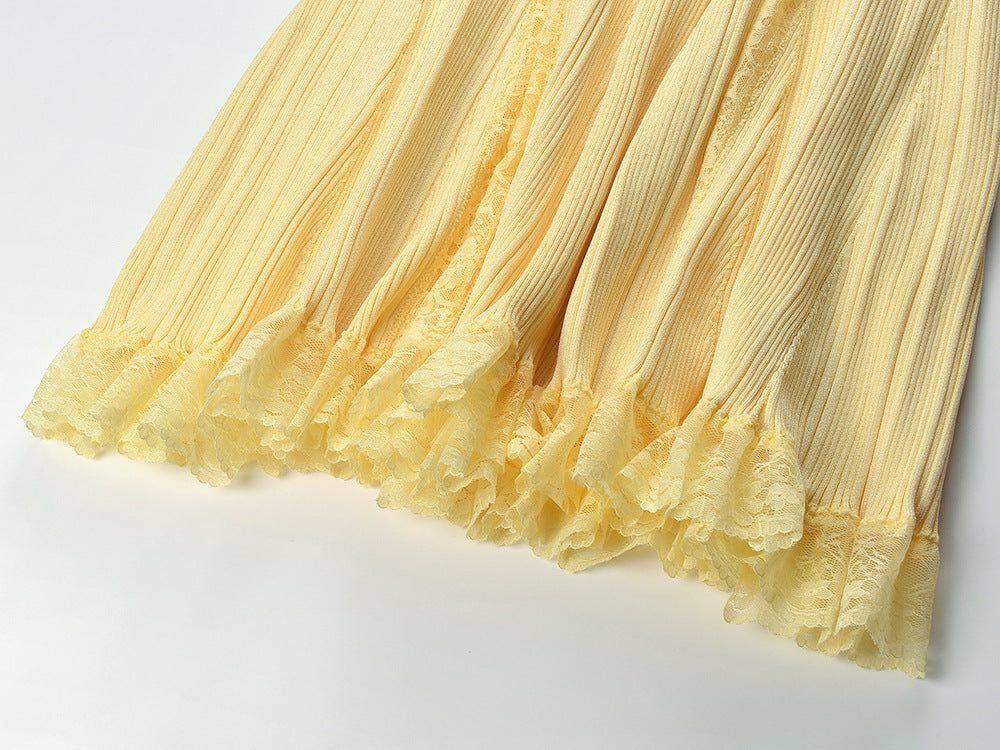 Gelbes Midikleid mit Spitzeneinsatz