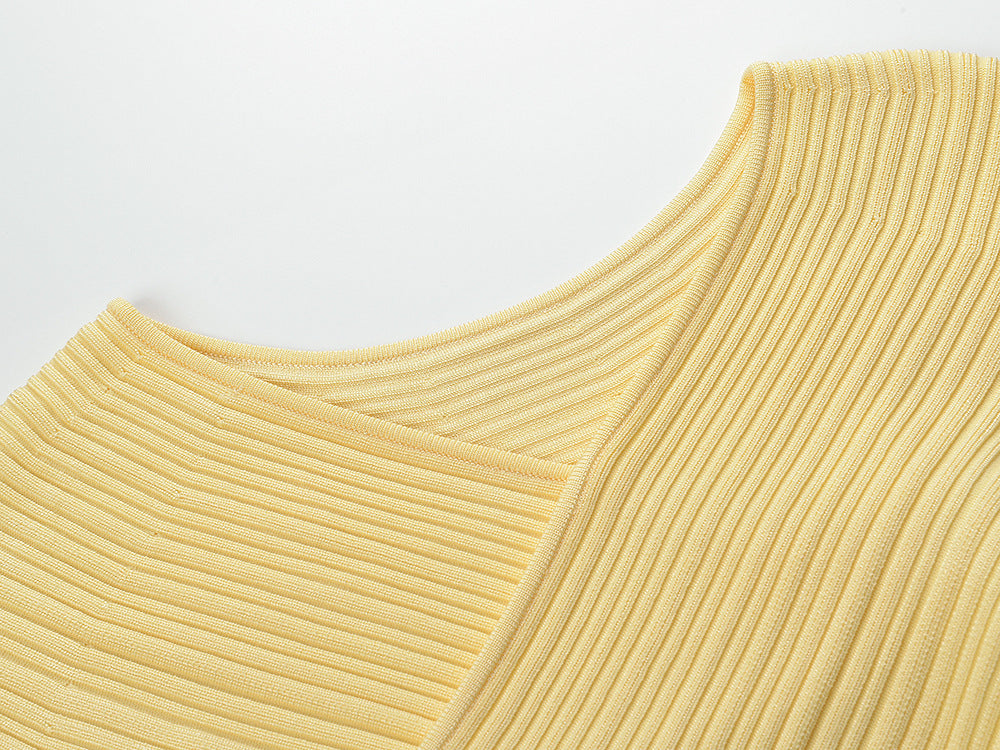 Gelbes Midikleid mit Spitzeneinsatz