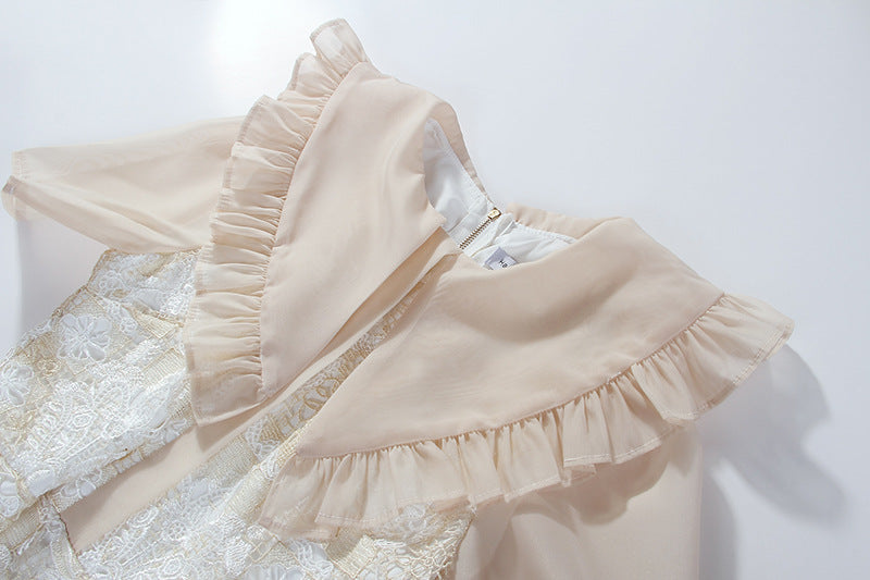 MIDIKLEID MIT STICKEREI UND RÜSCHEN