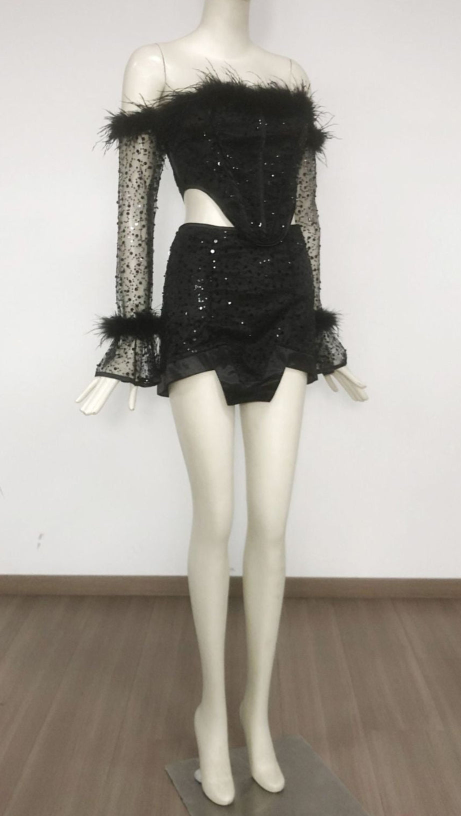 BLACK OFF-SHOULDER TOP SHORT MESH SKIRT SET