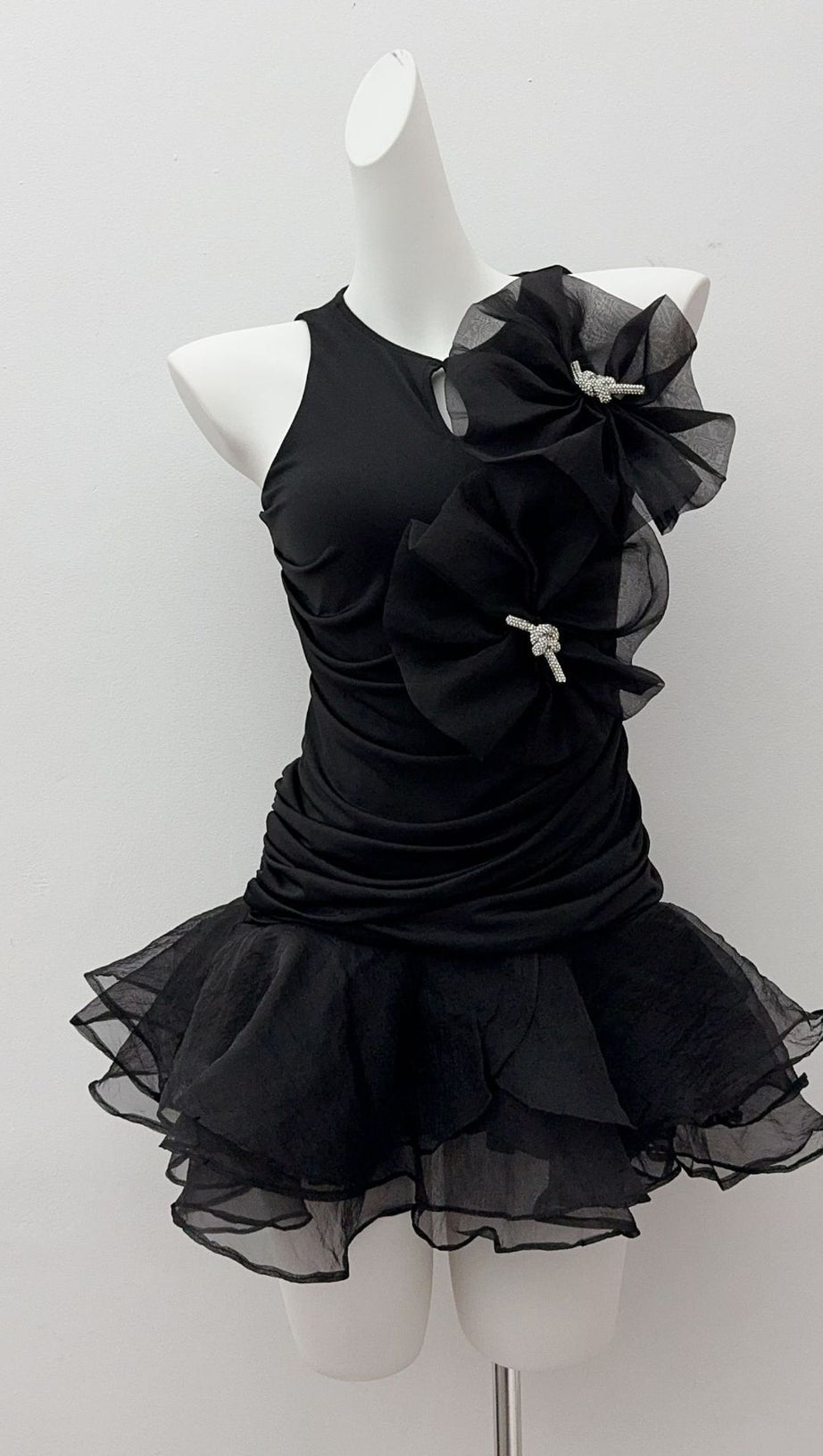 BLACK ROUND NECK SLEEVELESS RUFFLED MINI DRESS
