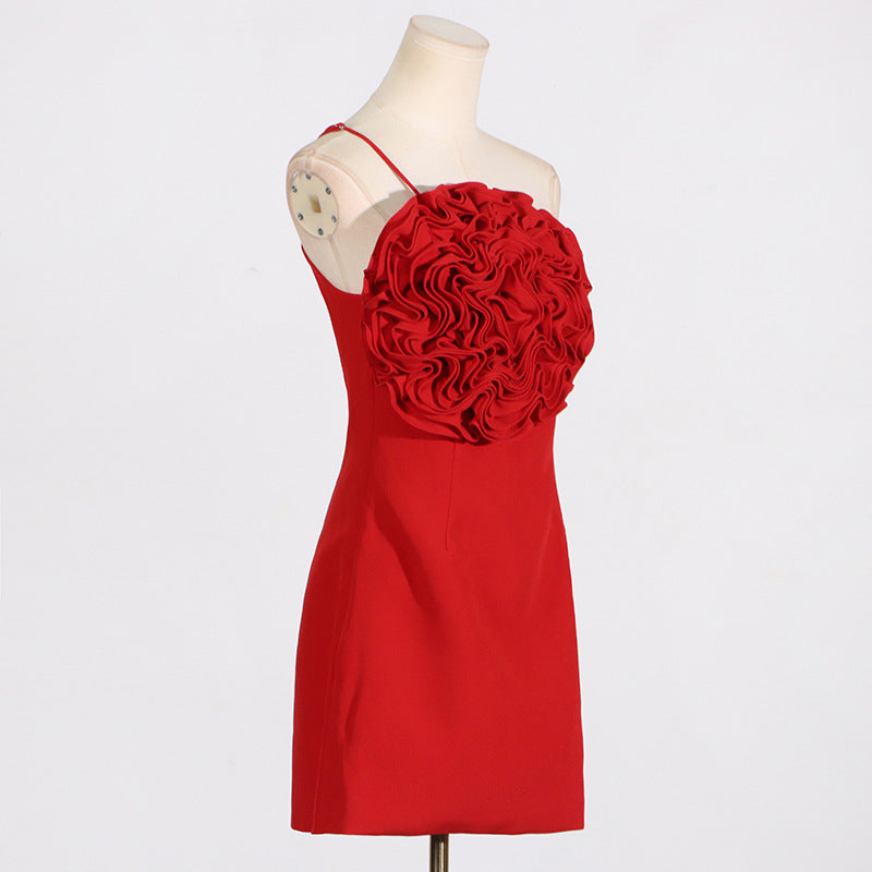 AMITY ONE-SHOULDER MINIKLEID MIT BLUMENAPPLIKATIONEN IN ROT