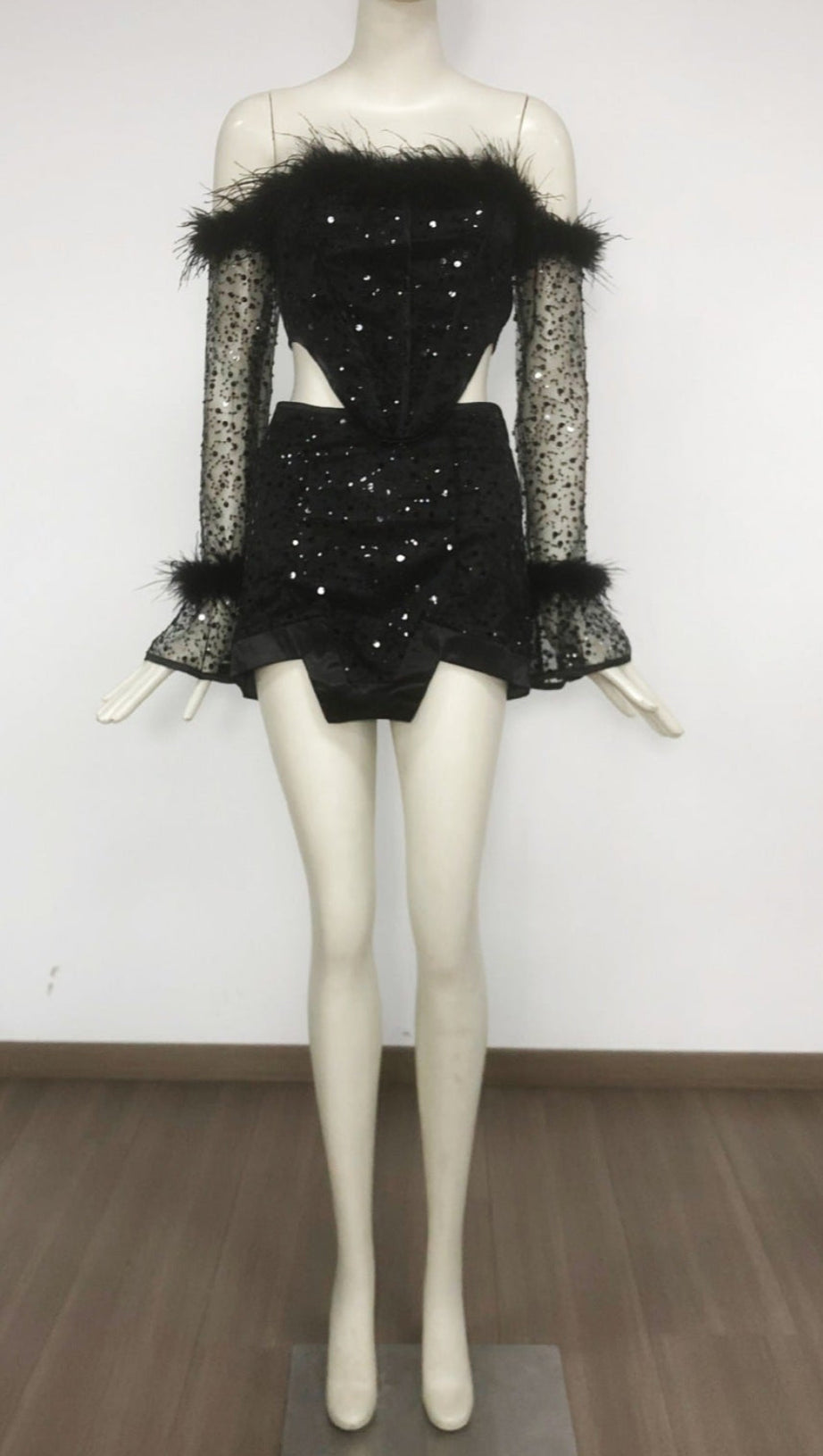 BLACK OFF-SHOULDER TOP SHORT MESH SKIRT SET