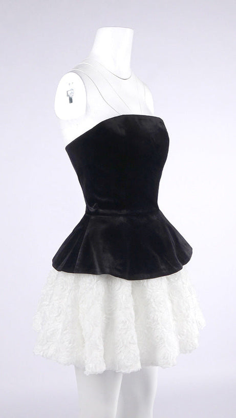 COMPLETO CON GONNA MINI IN VELLUTO A PETALI E SENZA GUANTI - NERO/BIANCO