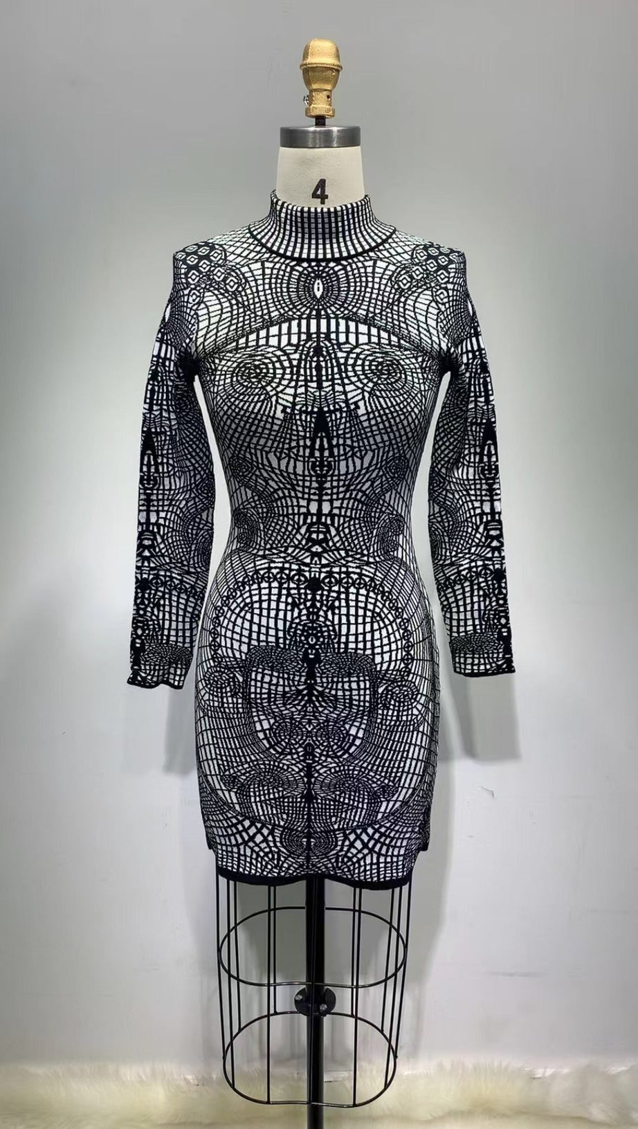 Figurbetontes Minikleid mit Grafikprint