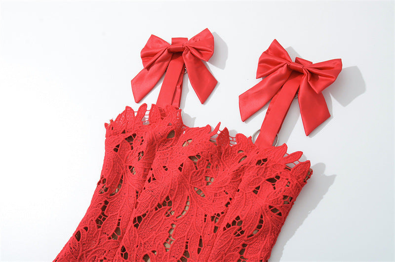 ABITO LUNGO IN PIZZO RICAMATO CON FIOCCO E CINTURINI HERMOSA ROSSO