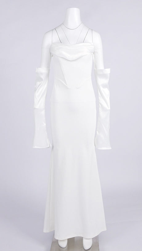 ABITO BIANCO A MANICHE LUNGHE CON SPALLE SCOPERTE