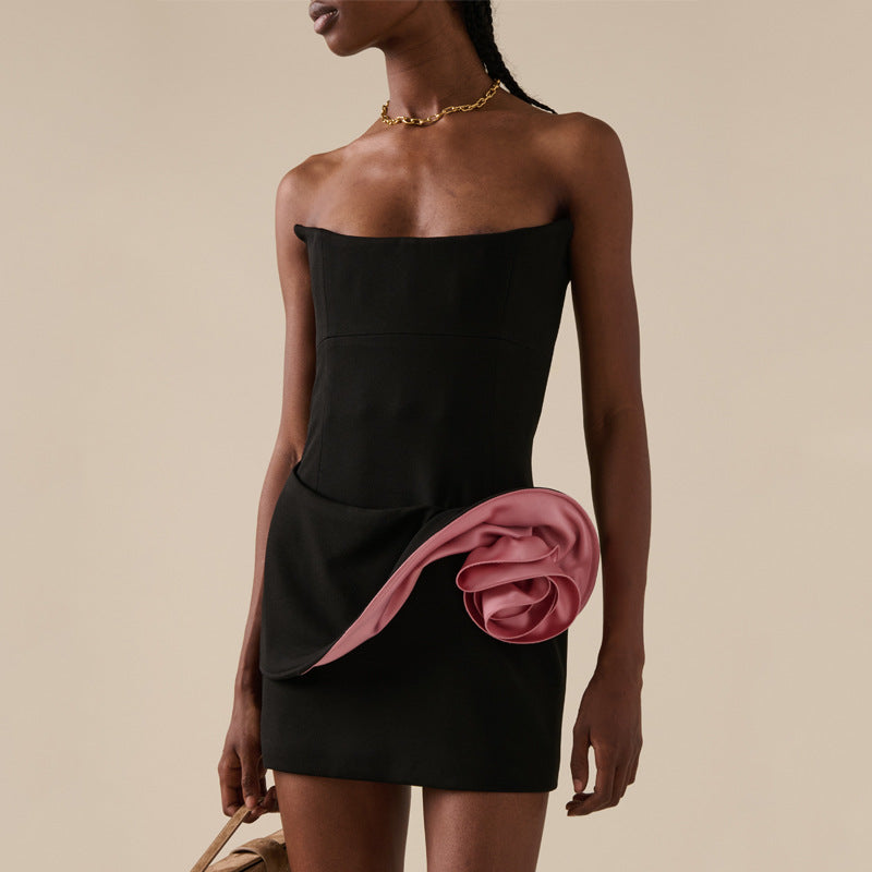 DARLENE STRAPLESS FLORAL MINI DRESS IN BLACK