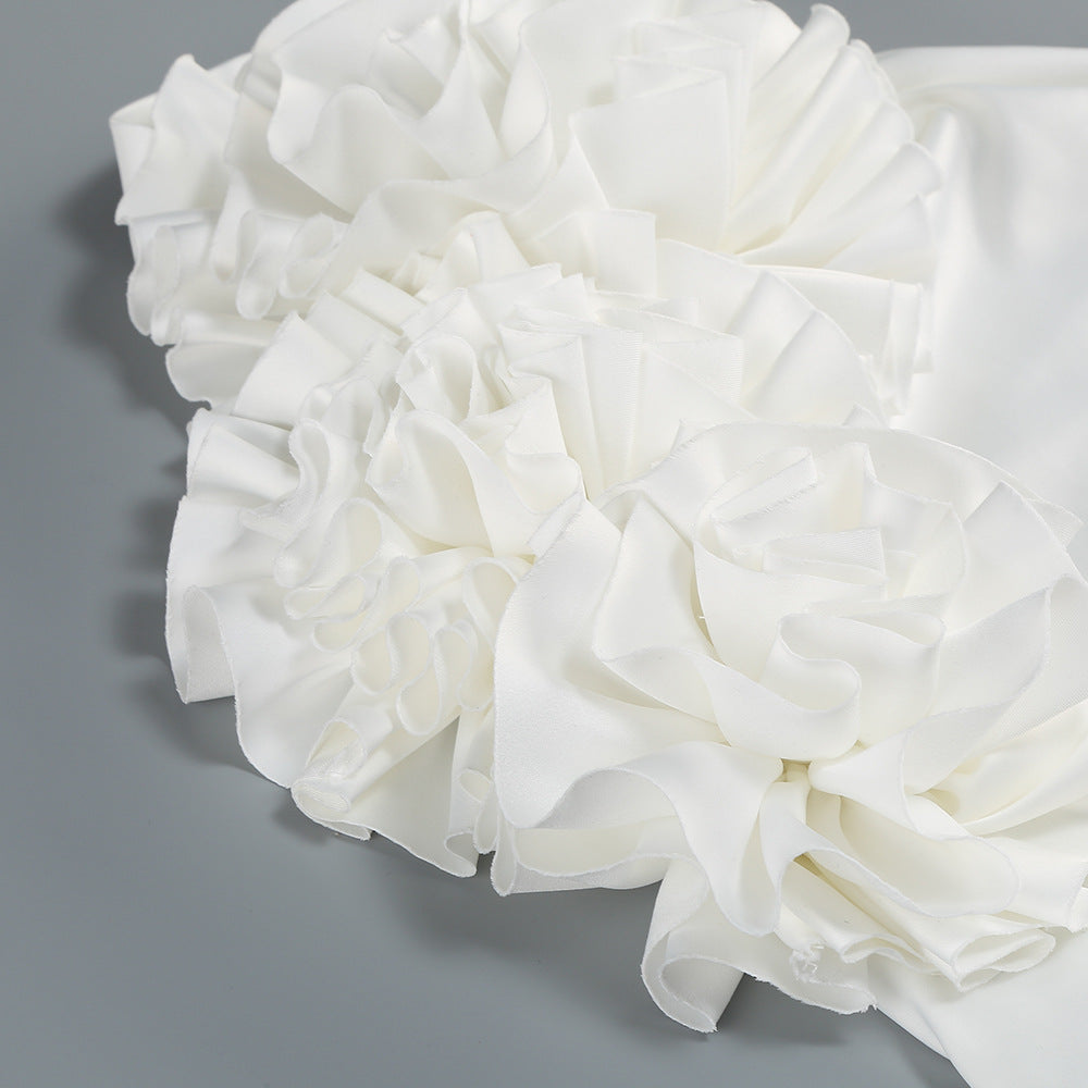 Sherry – Neckholder-Maxikleid mit Blumenapplikation in Weiß 
