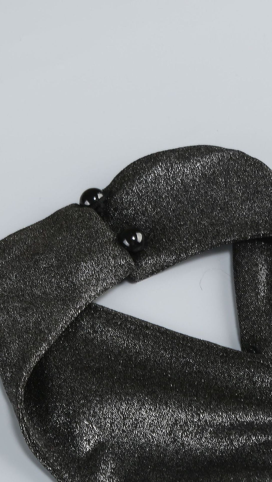 Mirabelle – Neckholder-Jumpsuit in Schwarz-Silber