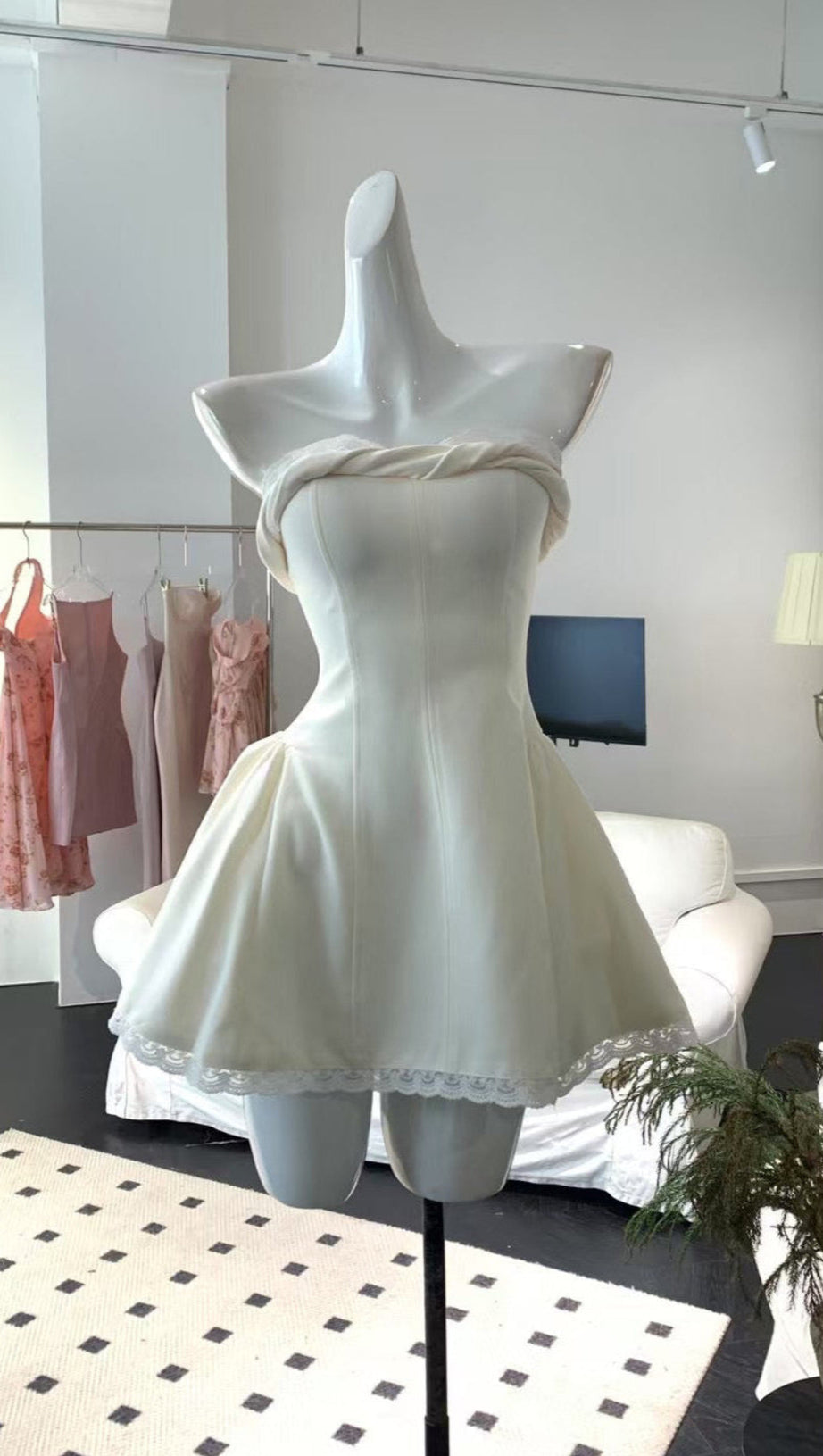 ABITO CORTO SENZA SPALLINE CON BORDI IN PIZZO SYLVIA BIANCO