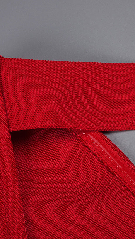 CUTOUT HALTER BACKLESS DRESS IN RED