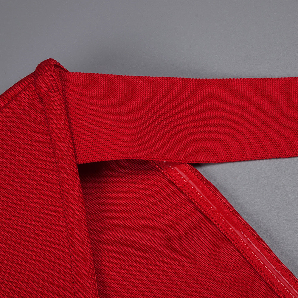 ABITO ROSSO CON SCHIENA SENZA TASCHE E SCOLLO A V