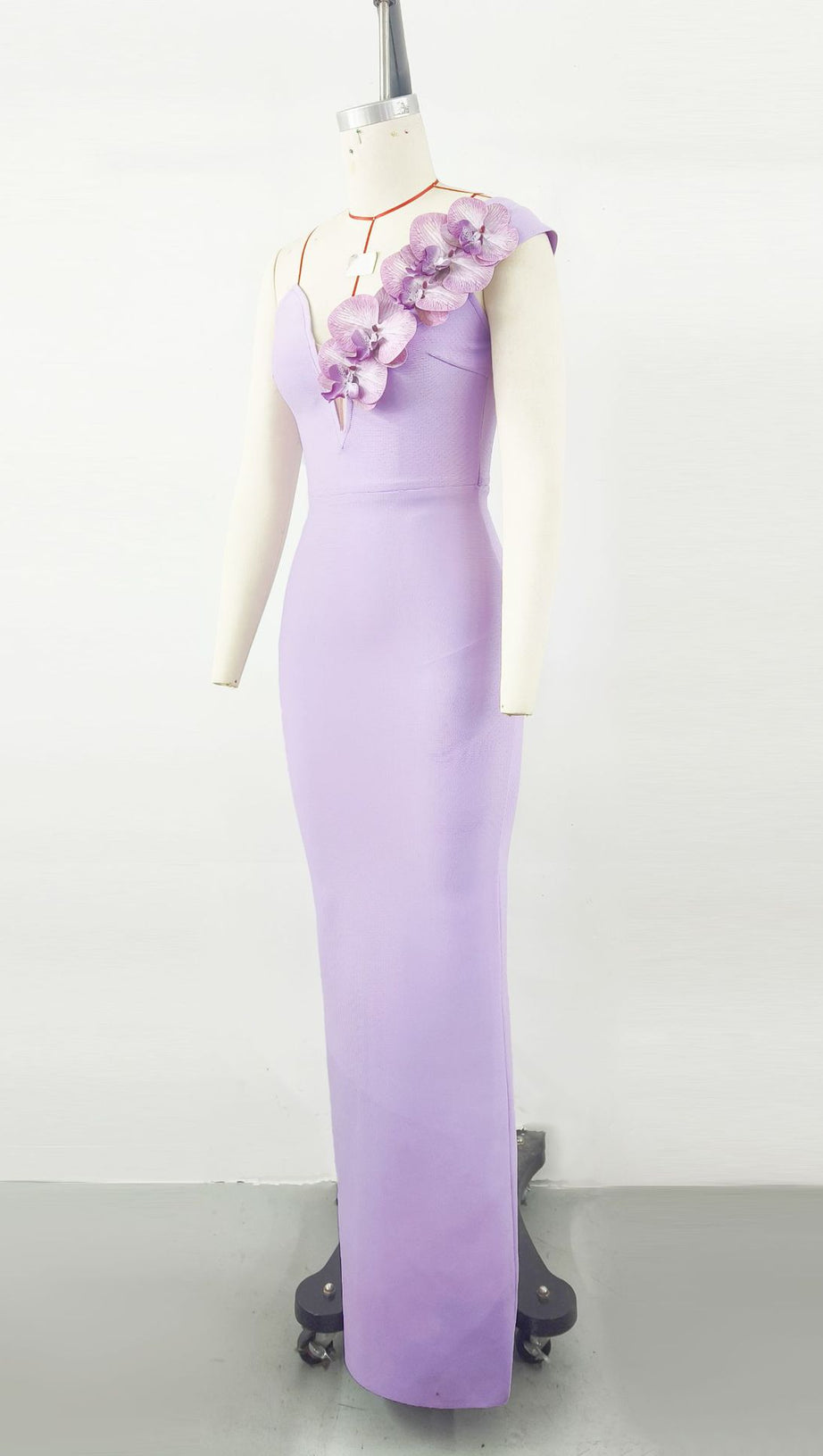 LILA ONE-SHOULDER BANDAGE SPLIT MAXIKLEID MIT BLUMENMUSTER