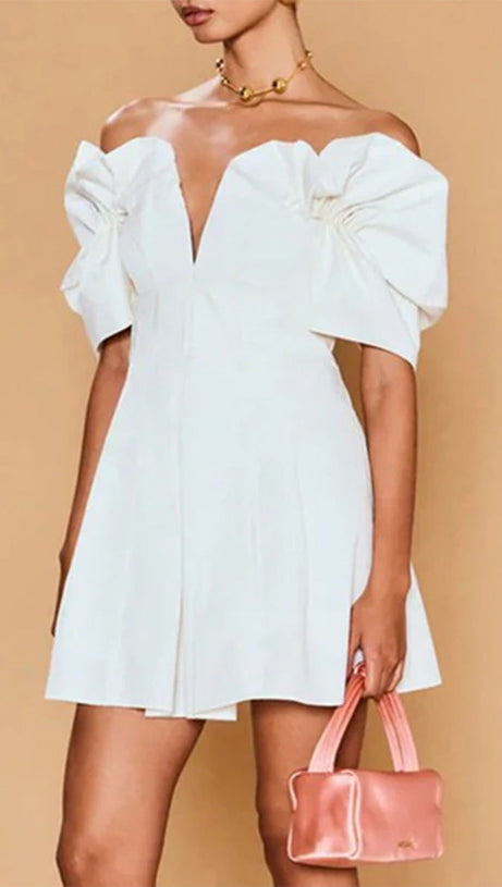 MINI ABITO IN SETA CON SPALLE SCOPERTE E VOLANT, BIANCO
