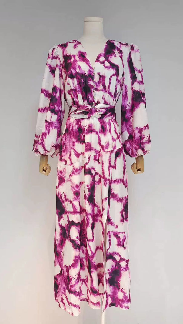 SUSANNA FUCHSIA MAXIKLEID AUS SATIN MIT GÜRTEL UND Batikmuster