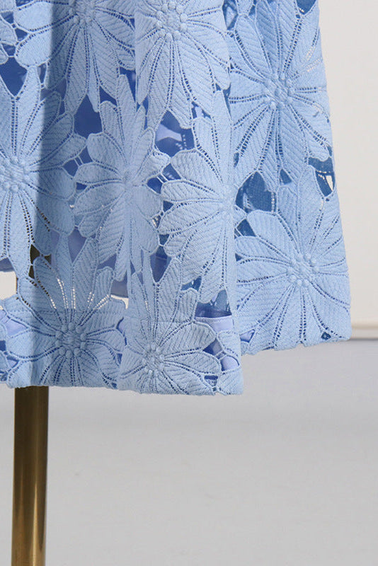 Zweiteiliges Set aus besticktem Spitzenoberteil und Maxirock in Blau