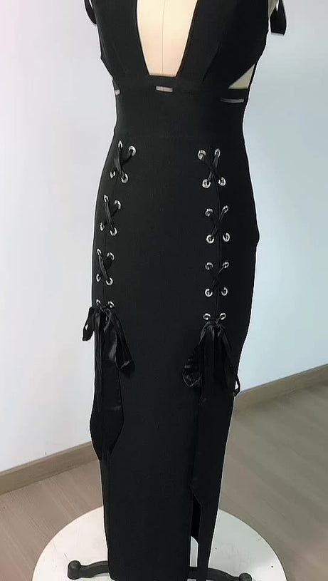 HOLLOW DOUBLE SLIT RIBBON MIDI DRESS IN BLACK