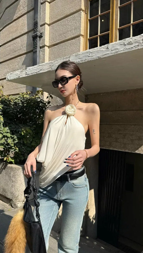 Neckholder-Top aus Satin mit Wasserfallausschnitt in Weiß