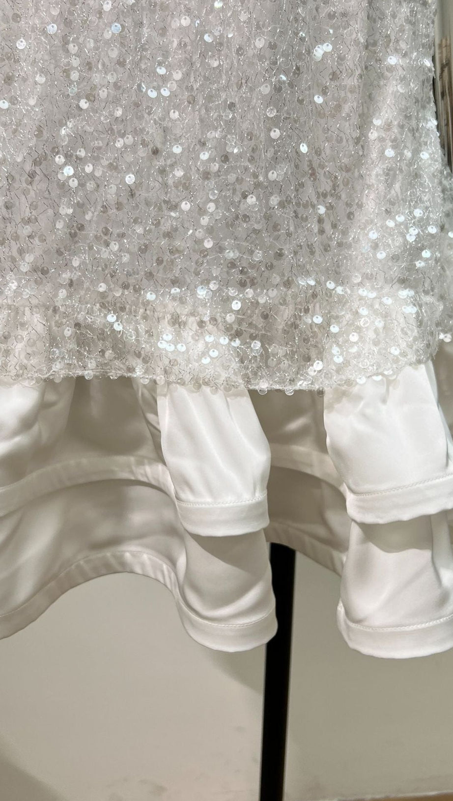 GEMMA SEQUIN SLEEVELESS BOWKNOT MINI DRESS IN WHITE