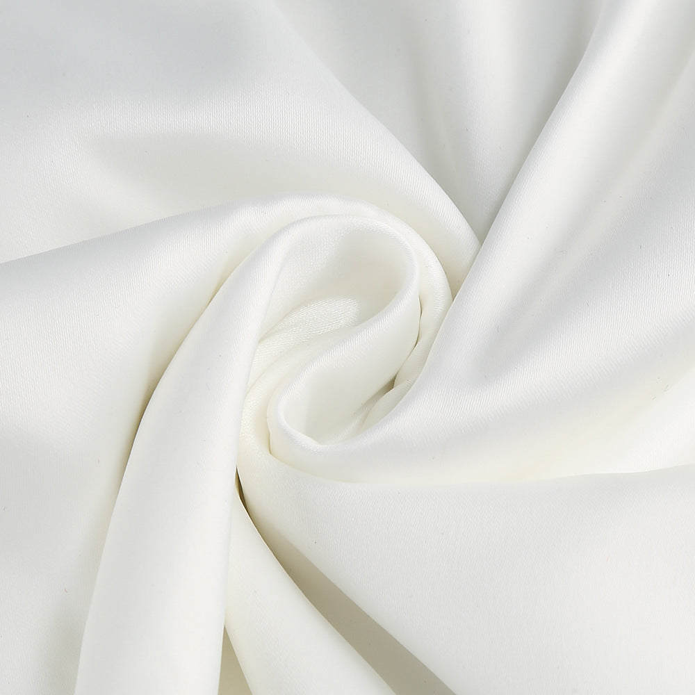Sherry – Neckholder-Maxikleid mit Blumenapplikation in Weiß 