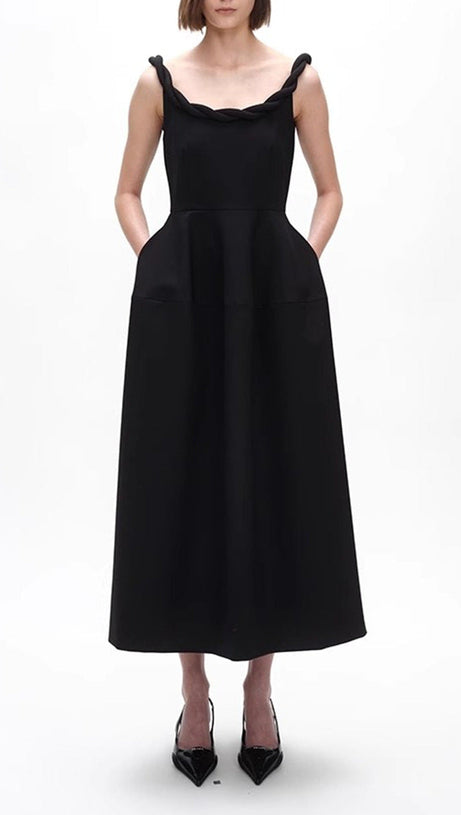 ABITO MIDI MONICA CON SPALLINE INTRECCIATE IN NERO