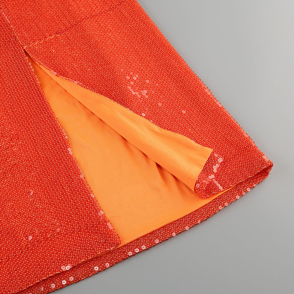 TRÄGERLOSES MIDIKLEID MIT GOLDENEN HARDWARE-CUT-DETAILS